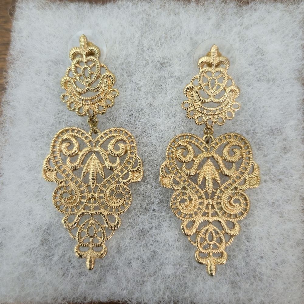 Banana Republic Gold Filigree Chandelier Earrings - Picture 10 of 12